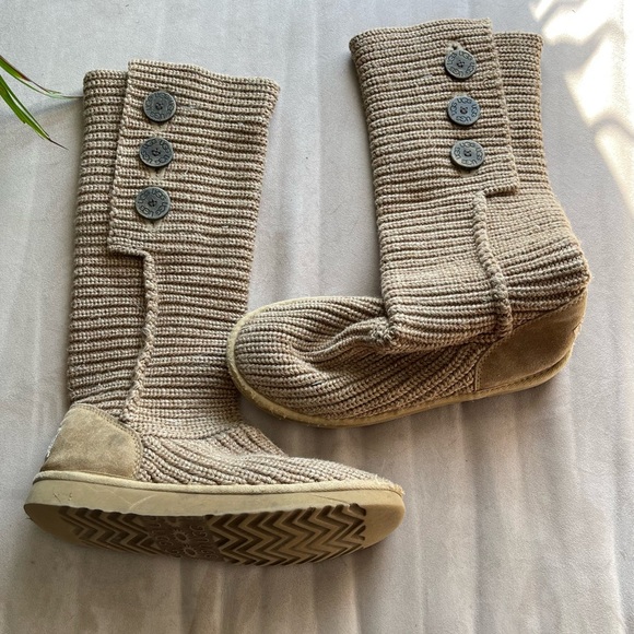 Classic UGG Oatmeal Colour Cardy Boots - US Size 9 - Picture 1 of 3